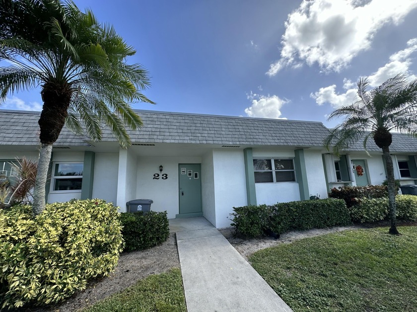Motivated Seller! Beautiful and completely remodeled 1 bedroom - Beach Home for sale in West Palm Beach, Florida on Beachhouse.com
