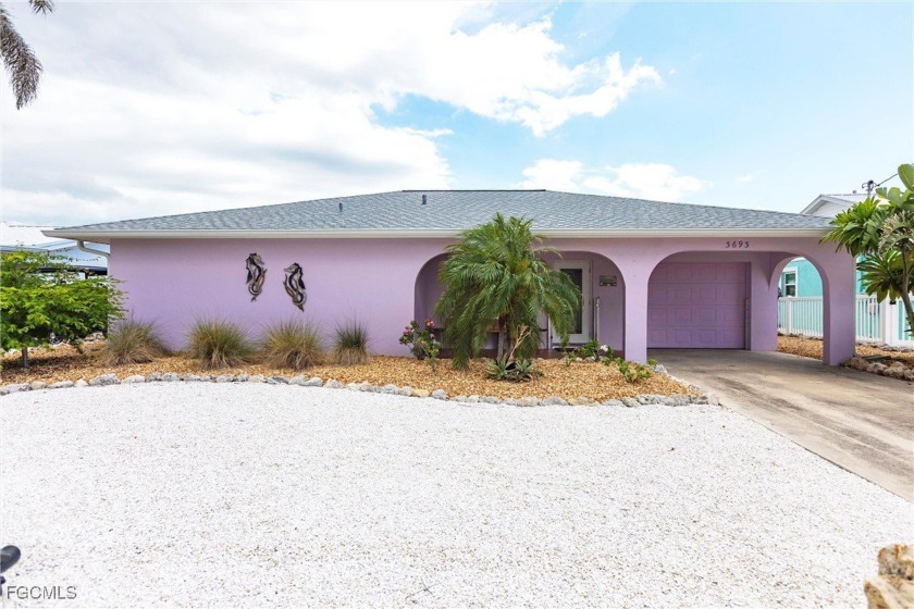 Welcome to the relaxing, stress free, waterfront island life - Beach Home for sale in St. James City, Florida on Beachhouse.com