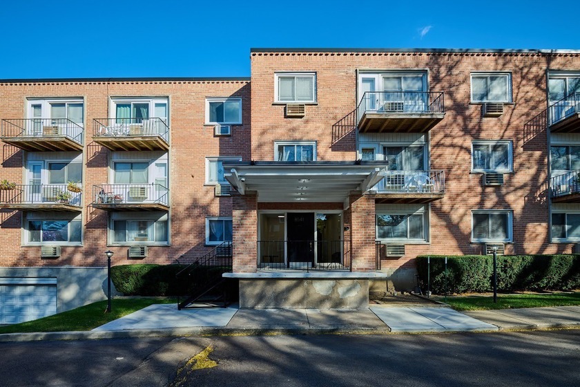 Move right in to this sunny, spacious and conveniently located - Beach Condo for sale in Skokie, Illinois on Beachhouse.com