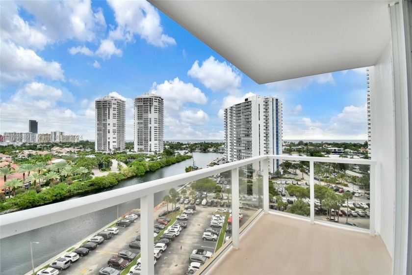 Renovated apartment with 2 bedrooms, 2 bathrooms, storage, and - Beach Condo for sale in Aventura, Florida on Beachhouse.com