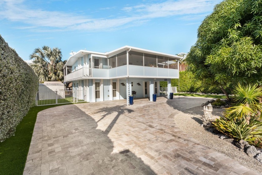 Welcome to Ocean Drive! This exquisite waterfront property is in - Beach Home for sale in Plantation Key, Florida on Beachhouse.com