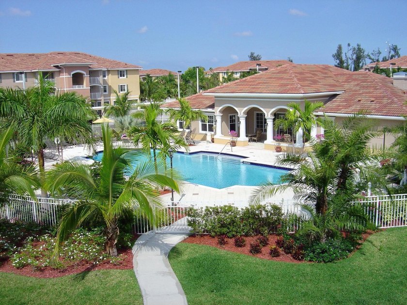 The only 1 bedroom with a garage available at Emerald Dunes, a - Beach Condo for sale in West Palm Beach, Florida on Beachhouse.com