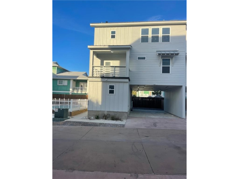 Are you tired of overcrowded developments in Port Aransas - Beach Townhome/Townhouse for sale in Port Aransas, Texas on Beachhouse.com