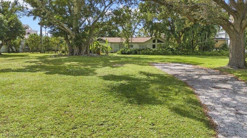 Rare opportunity to build a custom home on a large 0.53-acre - Beach Lot for sale in Fort Myers, Florida on Beachhouse.com