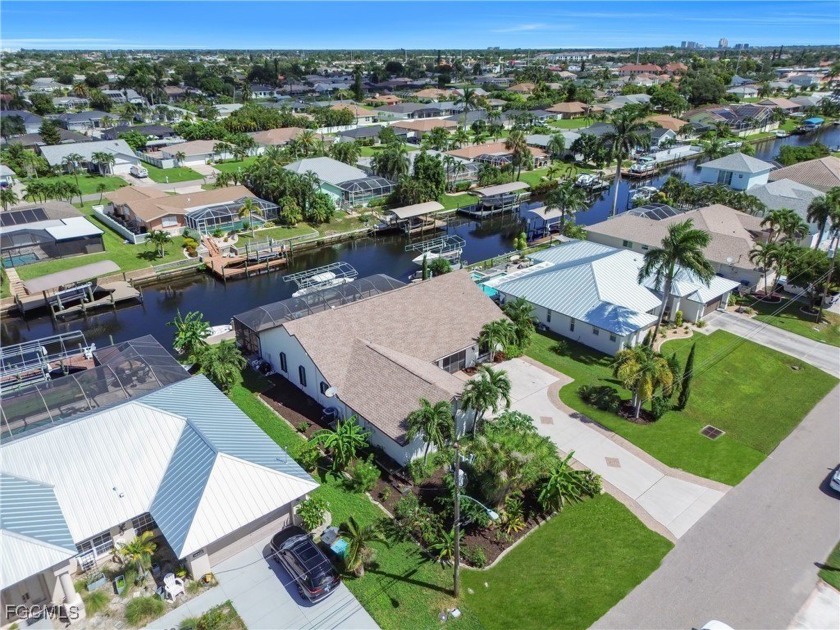 Pack your bags, bring your toothbrush, and step right into the - Beach Home for sale in Cape Coral, Florida on Beachhouse.com