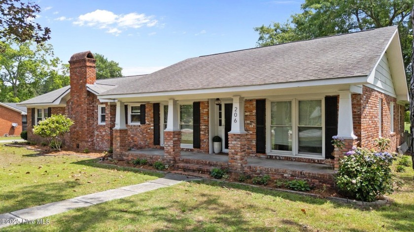 ***In Flood Zone X | NEVER Flooded | Current home warranty with - Beach Home for sale in New Bern, North Carolina on Beachhouse.com