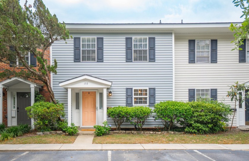Welcome to 153 Heritage Circle, a thoughtfully updated - Beach Home for sale in Mount Pleasant, South Carolina on Beachhouse.com