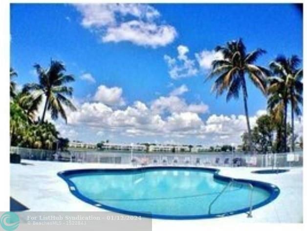 Large 2/2 with beautiful lake view only 5 miles from the beach - Beach Condo for sale in Lauderdale Lakes, Florida on Beachhouse.com