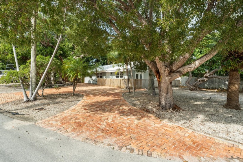 LARGE CORNER LOT LOCATION ON QUIET INTERSECTION. Perfectly - Beach Home for sale in Plantation Key, Florida on Beachhouse.com