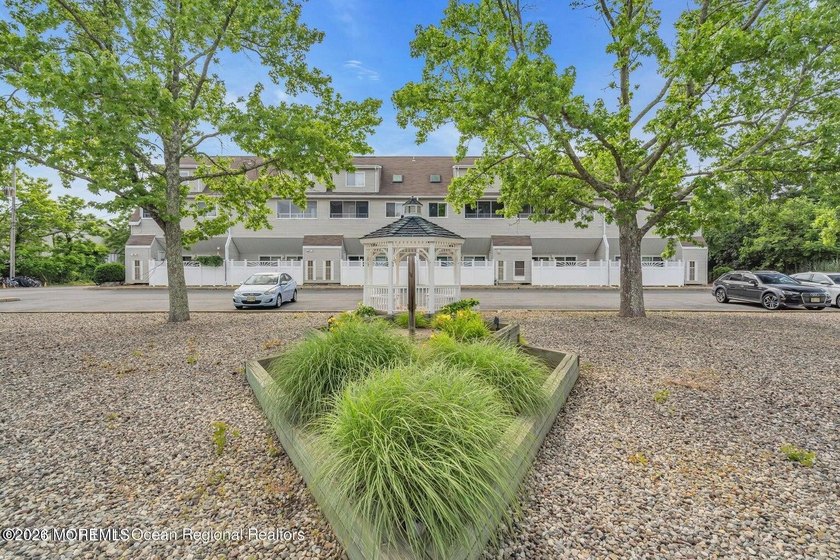 Stunning condo in desirable Island Heights with breathtaking - Beach Condo for sale in Island Heights, New Jersey on Beachhouse.com