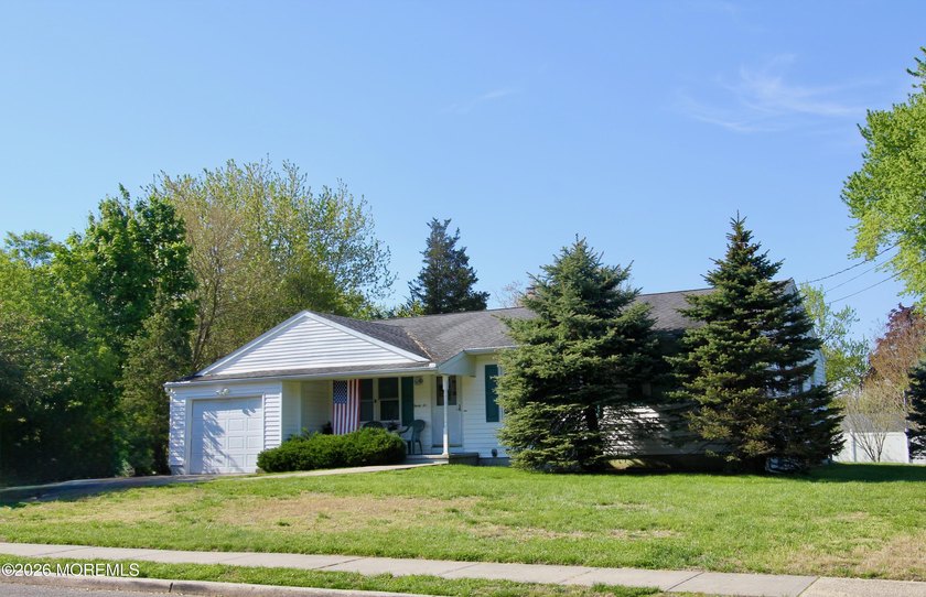 Jumping Brook 3 Bd 1.5 bath ranch. Garage, BIG yard, FULL - Beach Home for sale in Neptune, New Jersey on Beachhouse.com