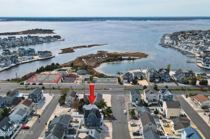 Wow, a single-family 4-bedroom, 2-bath listing in Ortley Beach - Beach Home for sale in Ortley Beach, New Jersey on Beachhouse.com