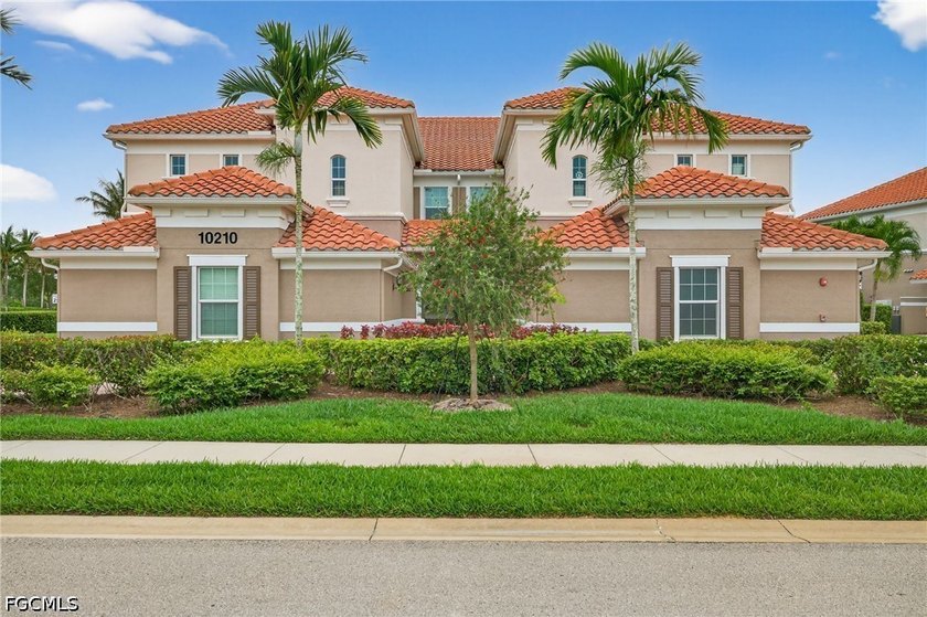 Welcome to this beautifully maintained coach home located in the - Beach Condo for sale in Fort Myers, Florida on Beachhouse.com