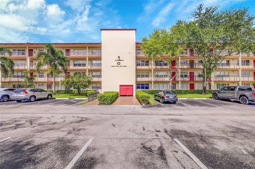 Motivated Seller!!! Price reduction! Very nice & cozy 1BED, 1.5 - Beach Condo for sale in Pembroke Pines, Florida on Beachhouse.com