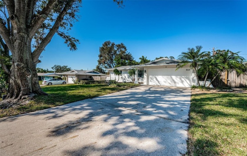 Under contract-accepting backup offers. Stunningly renovated - Beach Home for sale in Clearwater, Florida on Beachhouse.com