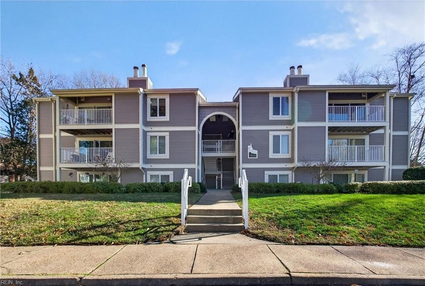 Meticulously maintained upper-level corner condo in the heart of - Beach Condo for sale in Virginia Beach, Virginia on Beachhouse.com