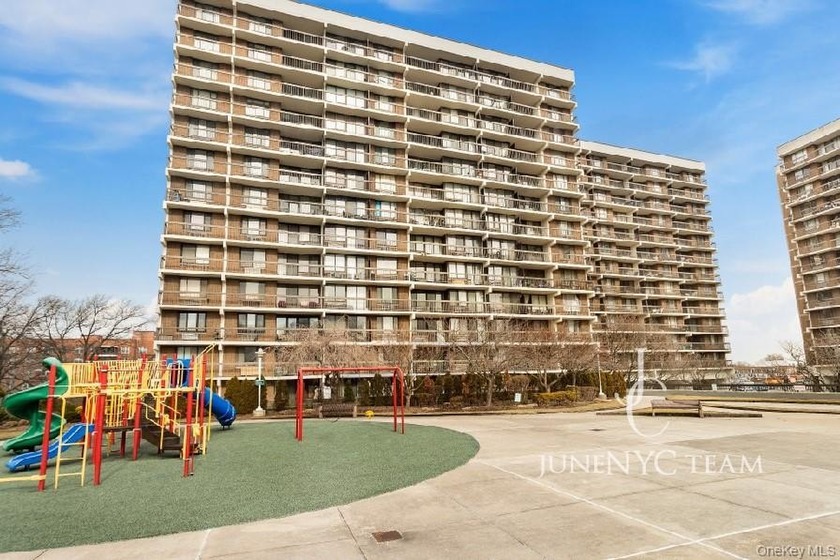 Welcome to your urban oasis in Village Mall! Enjoy a plethora of - Beach Condo for sale in Flushing, New York on Beachhouse.com