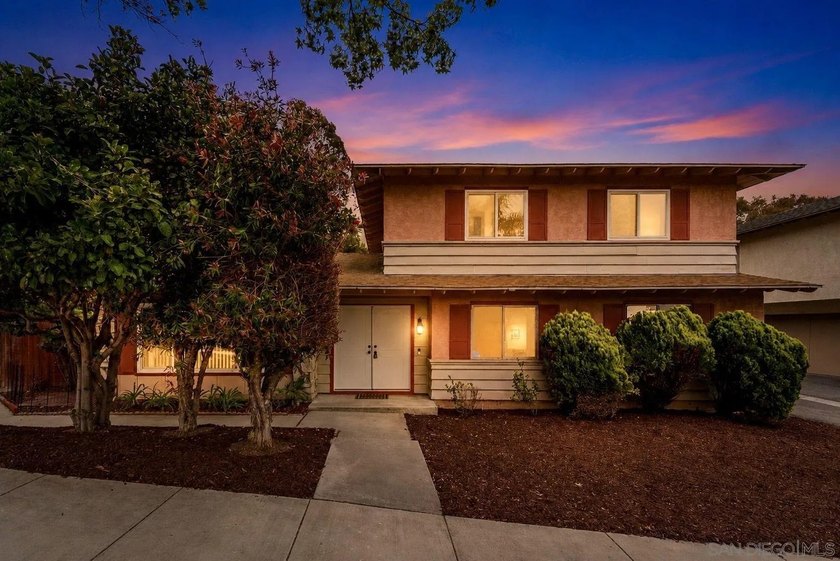 Charming Fire Mountain home featuring fresh interior paint, gas - Beach Condo for sale in Oceanside, California on Beachhouse.com