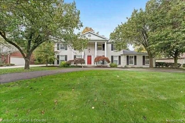 **WELCOME TO 22238 HARLAN IN BEAUTIFUL GROSSE ILE - Beach Home for sale in Grosse Ile, Michigan on Beachhouse.com