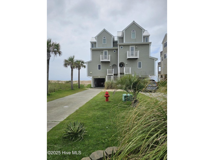 It is time to experience the benefits of blending a great family - Beach Townhome/Townhouse for sale in North Topsail Beach, North Carolina on Beachhouse.com