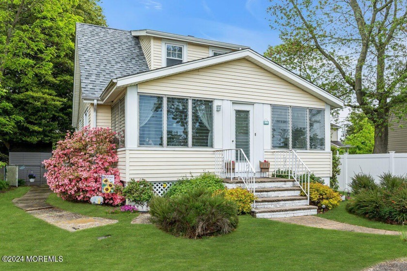 Sweet cottage style cape in one of Princeton Ave.'s hidden - Beach Home for sale in Brick, New Jersey on Beachhouse.com