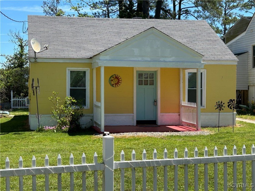 Looking for a quaint Beach Cottage with access to world class - Beach Home for sale in Mathews, Virginia on Beachhouse.com