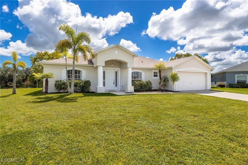 **MOVE-IN READY HOME WITH STUNNING LAKE VIEWS**ONE OF THE BEST - Beach Home for sale in Fort Myers, Florida on Beachhouse.com