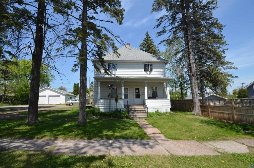 Check out this side by side duplex in Lakeside! Two 3 bedrooms 1 - Beach Home for sale in Duluth, Minnesota on Beachhouse.com