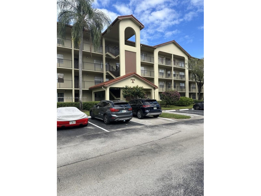 Beautiful unit for sale at Century Village, Pembroke Pines. 1 - Beach Condo for sale in Pembroke Pines, Florida on Beachhouse.com