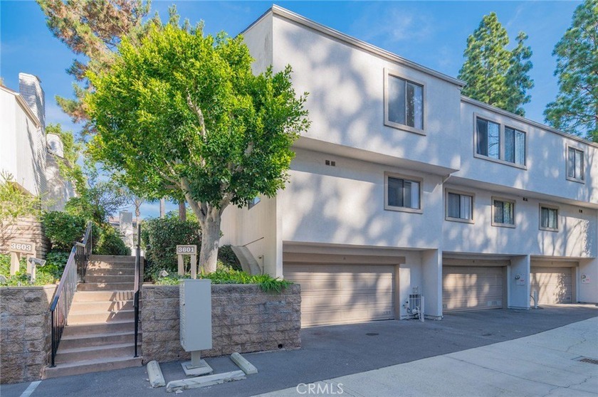 Bright and private end-unit townhome in the prestigious - Beach Townhome/Townhouse for sale in Rolling Hills Estates, California on Beachhouse.com