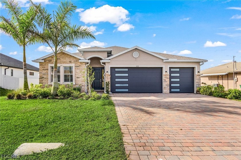Beautiful 3bed, 3bath plus DEN, 3car garage pool home, built in - Beach Home for sale in Cape Coral, Florida on Beachhouse.com