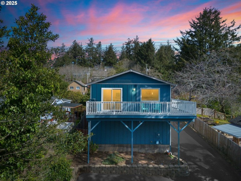 Cottage by the sea. Perched up high boasting dramatic surf views - Beach Home for sale in Newport, Oregon on Beachhouse.com