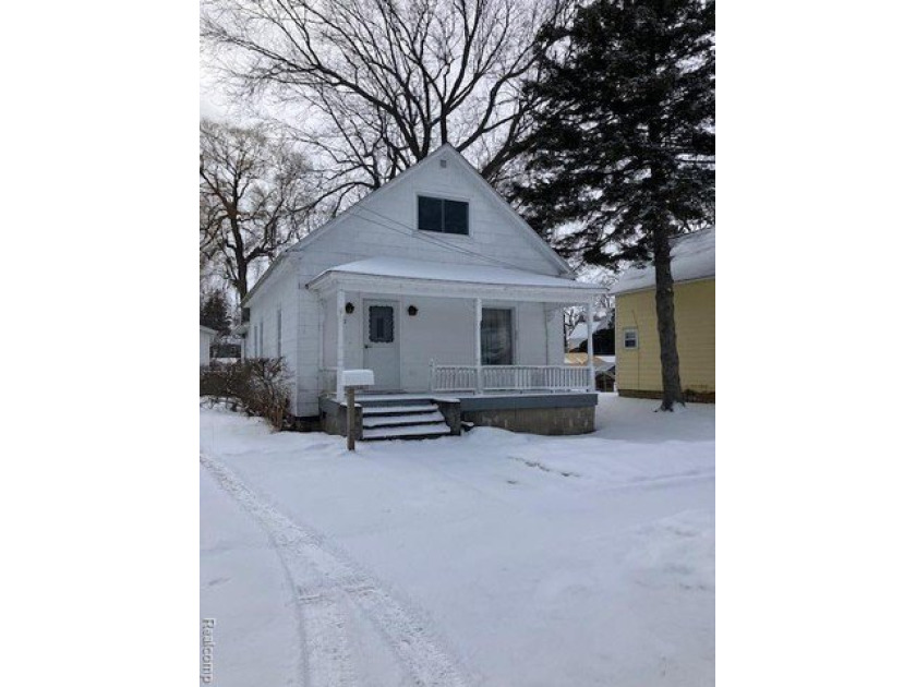 4 Bedroom 1 Bath with great location on dead end street. Just - Beach Home for sale in Harbor Beach, Michigan on Beachhouse.com