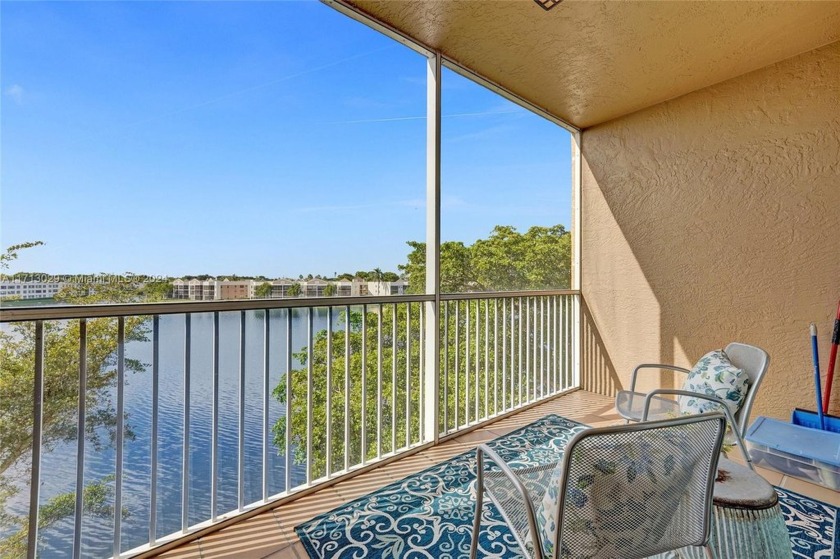 This move in ready condo is waiting for you! Fabulous new white - Beach Condo for sale in Tamarac, Florida on Beachhouse.com