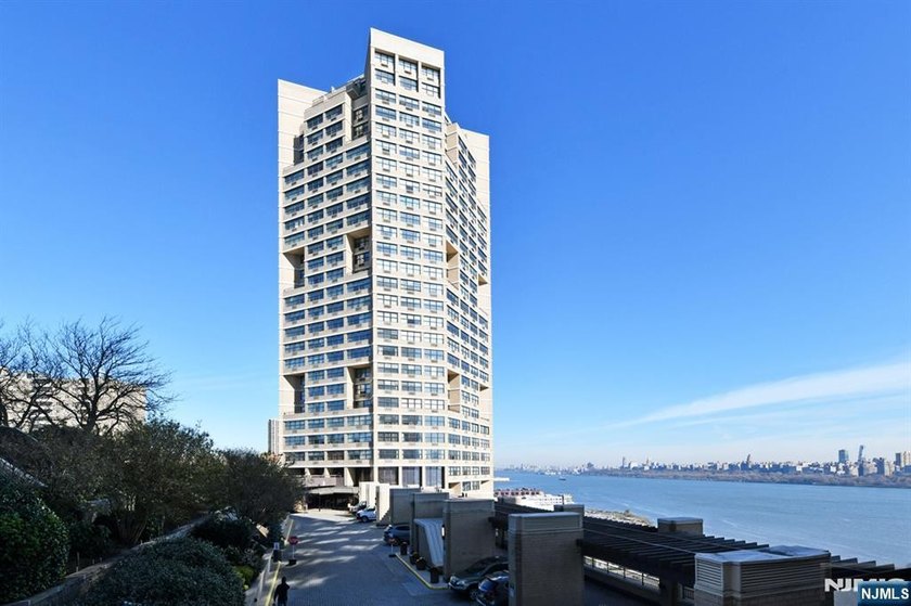 Spacious 1,911 SF Condo with Gorgeous Sunset Views, perfect for - Beach Condo for sale in Guttenberg, New Jersey on Beachhouse.com