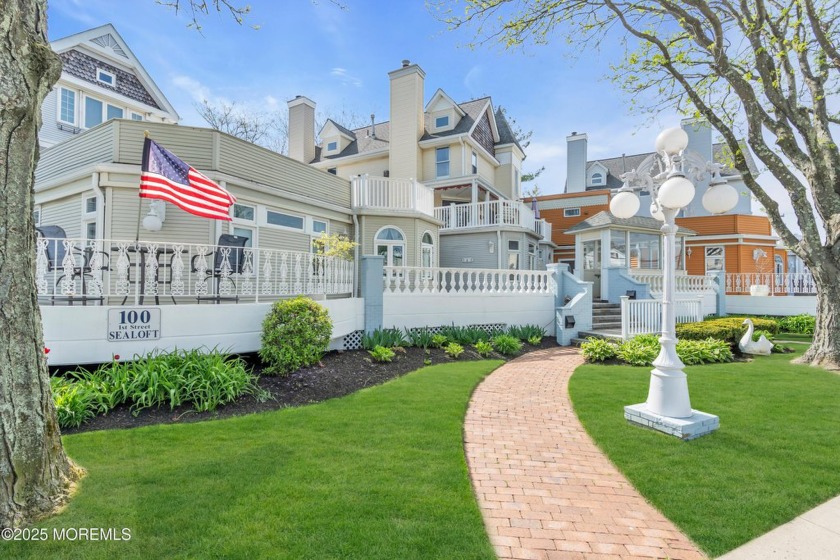 Welcome to this cozy 2-bedroom, 1-bathroom condo located in the - Beach Condo for sale in Keyport, New Jersey on Beachhouse.com