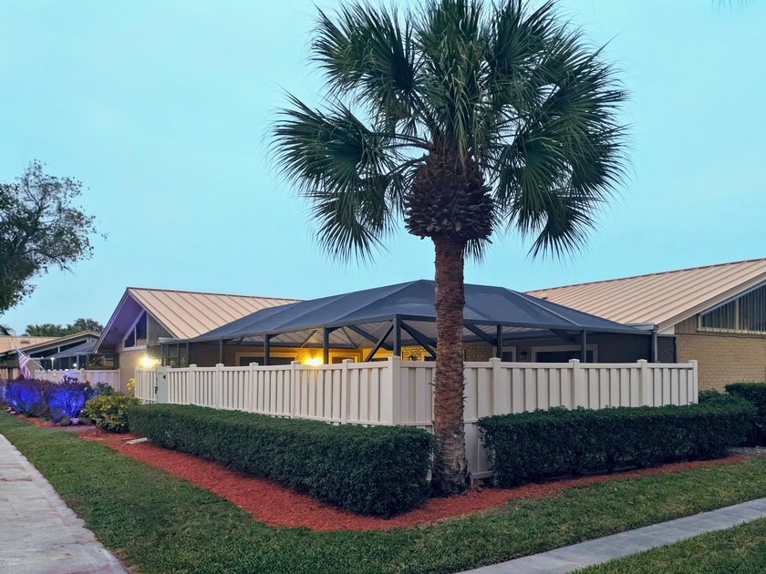 Beautiful 3-bedroom, 2-bathroom single-story townhome offering - Beach Townhome/Townhouse for sale in Palm Beach Gardens, Florida on Beachhouse.com
