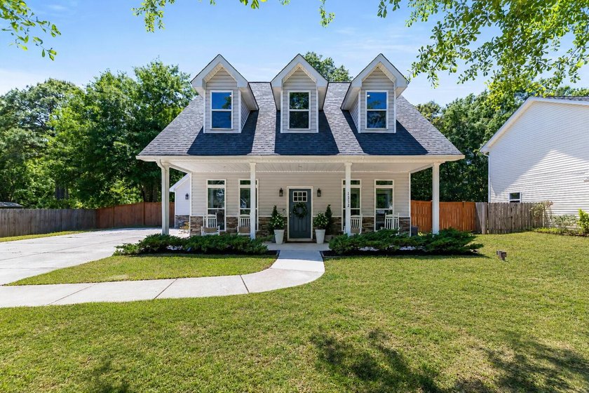 Located in the desirable Fenwick Hills subdivision, this - Beach Home for sale in Johns Island, South Carolina on Beachhouse.com