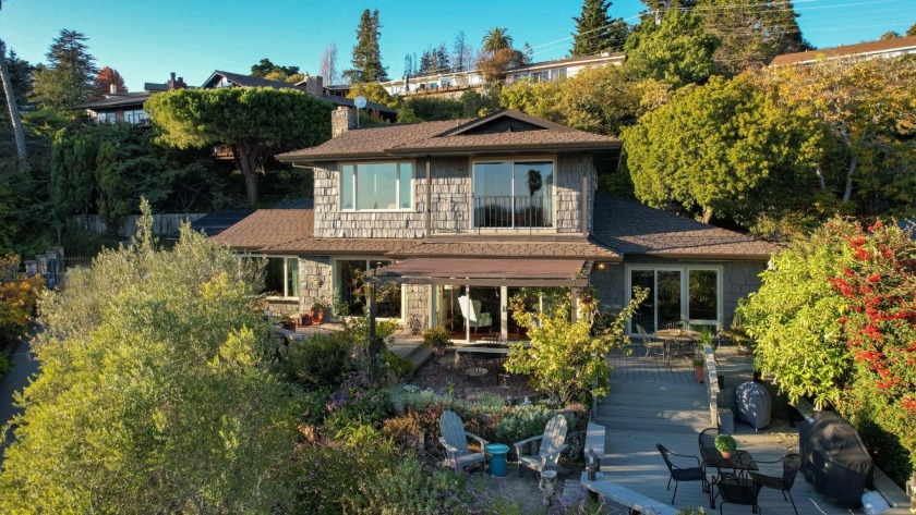 Extraordinary Upper Westside property with expansive views of - Beach Home for sale in Santa Cruz, California on Beachhouse.com