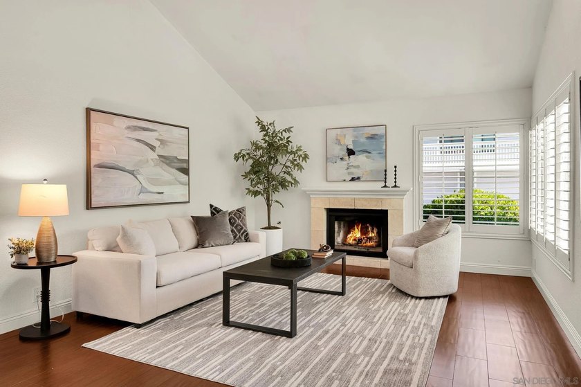 Move-in ready corner townhome in Southpointe, one of La Jolla's - Beach Condo for sale in La Jolla, California on Beachhouse.com