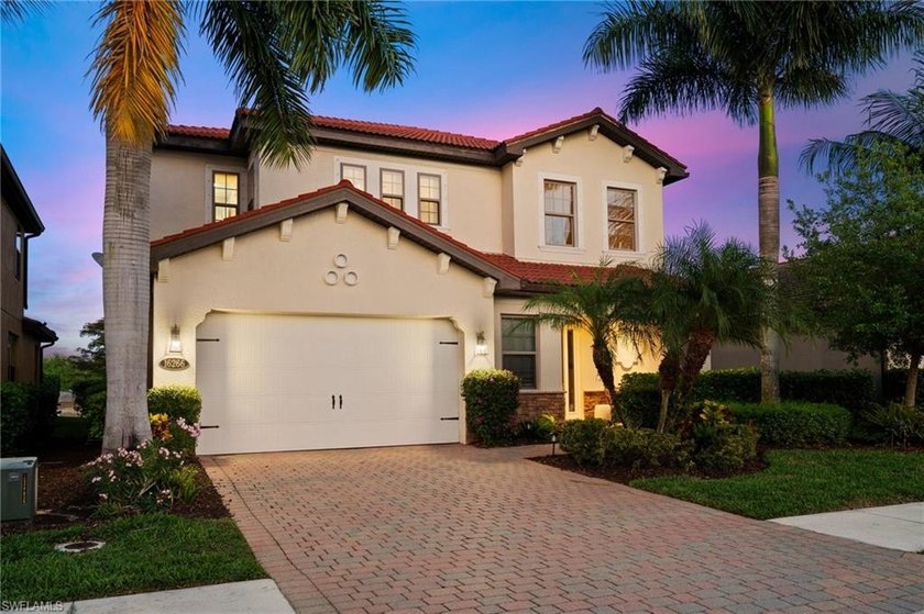 This exceptional 3,600-square-foot two-story residence offers a - Beach Home for sale in Naples, Florida on Beachhouse.com