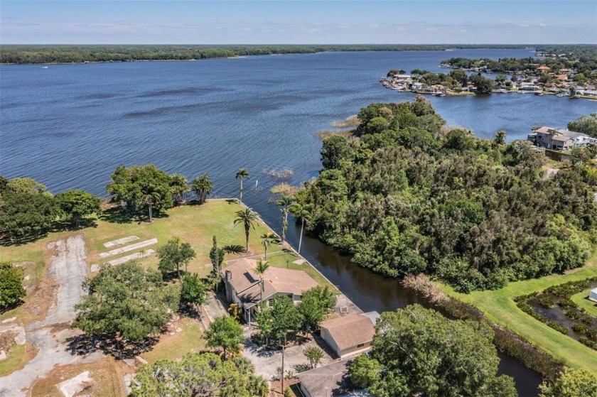 Extremely rare waterfront fixer-upper gem in one of the most - Beach Home for sale in Palm Harbor, Florida on Beachhouse.com