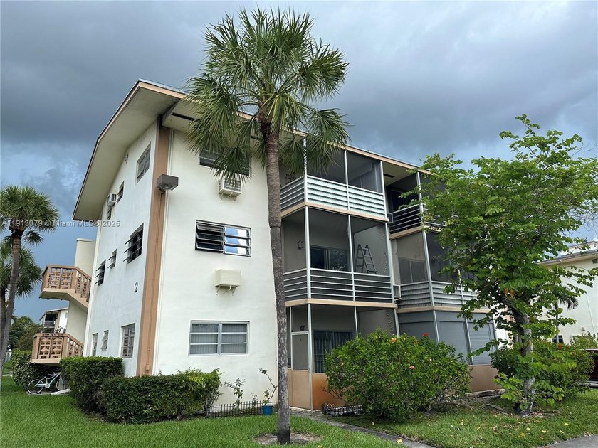 Furnished larger model 1 bedroom, 1 bathroom with central A/C - Beach Other for sale in Miami, Florida on Beachhouse.com