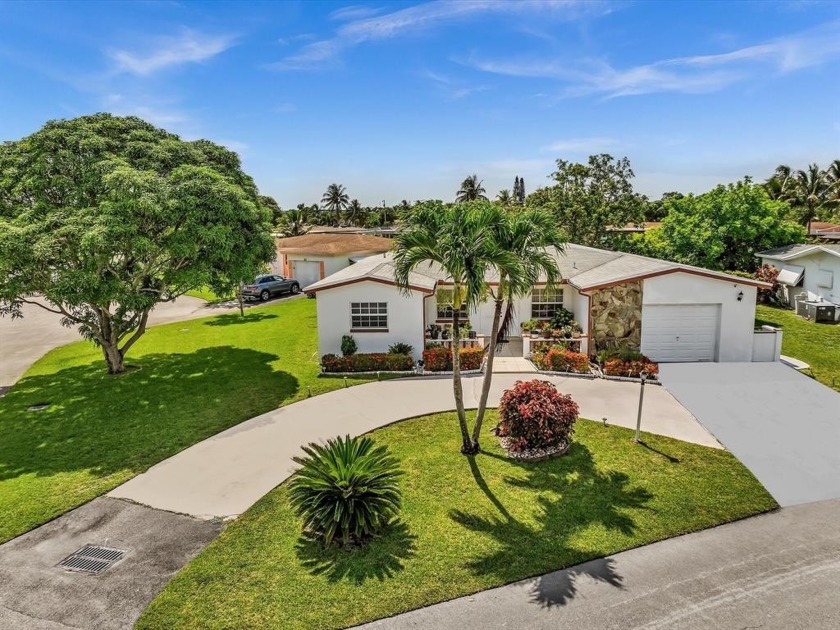 55+ COMMUNITY. ONLY 1 PERSON MUST BE 55 or older, other - Beach Home for sale in Lauderdale Lakes, Florida on Beachhouse.com