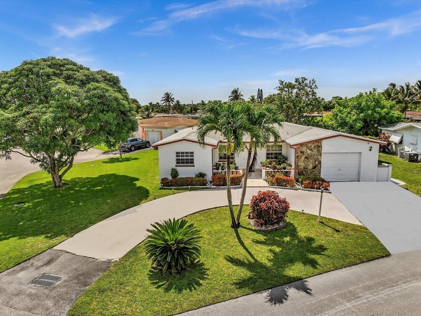 55+ COMMUNITY. ONLY 1 PERSON MUST BE 55 or older, other - Beach Home for sale in Lauderdale Lakes, Florida on Beachhouse.com