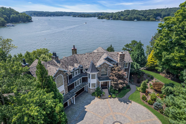 Majestic Lakefront Retreat!
Luxury Waterfront - Exclusive Listin - Beach Home for sale in Lake Hopatcong, New Jersey on Beachhouse.com