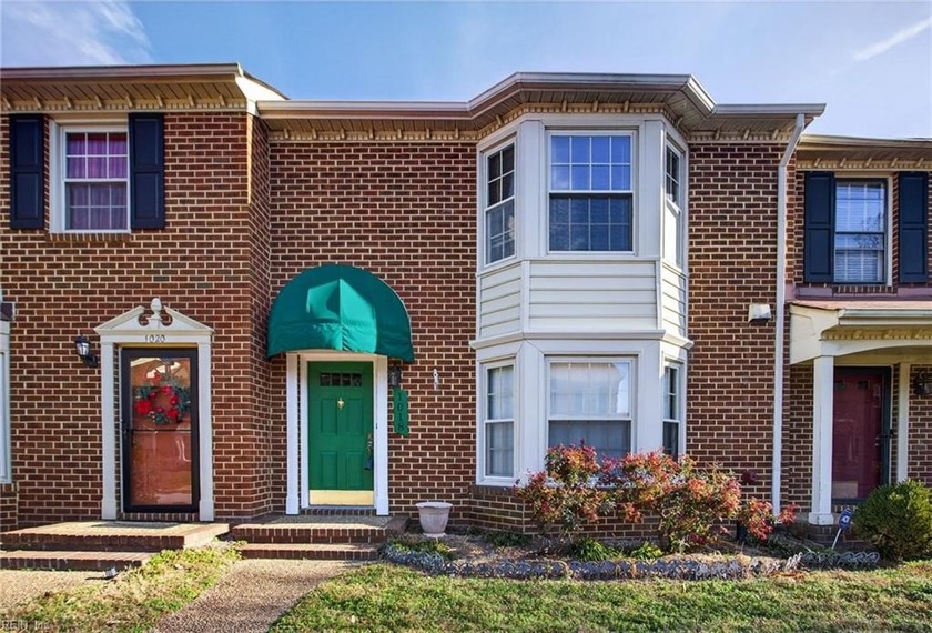Spacious 3-bed, 2.5-bath townhome with open layout, masonry - Beach Condo for sale in Virginia Beach, Virginia on Beachhouse.com