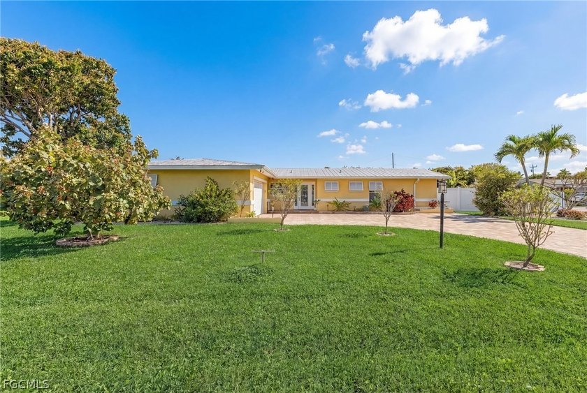 Direct Sailboat Access!!! This beautifully upgraded waterfront - Beach Home for sale in Cape Coral, Florida on Beachhouse.com