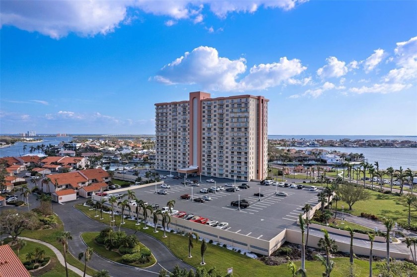 BEST PRICED CONDO IN THE BUILDING! PRICED TO SELL. IMMEDIATE - Beach Condo for sale in St. Petersburg, Florida on Beachhouse.com