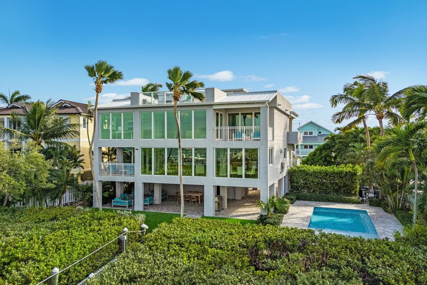 Modern Coastal in Buccaneer Point Estates. This bay front solid - Beach Home for sale in Key Largo, Florida on Beachhouse.com